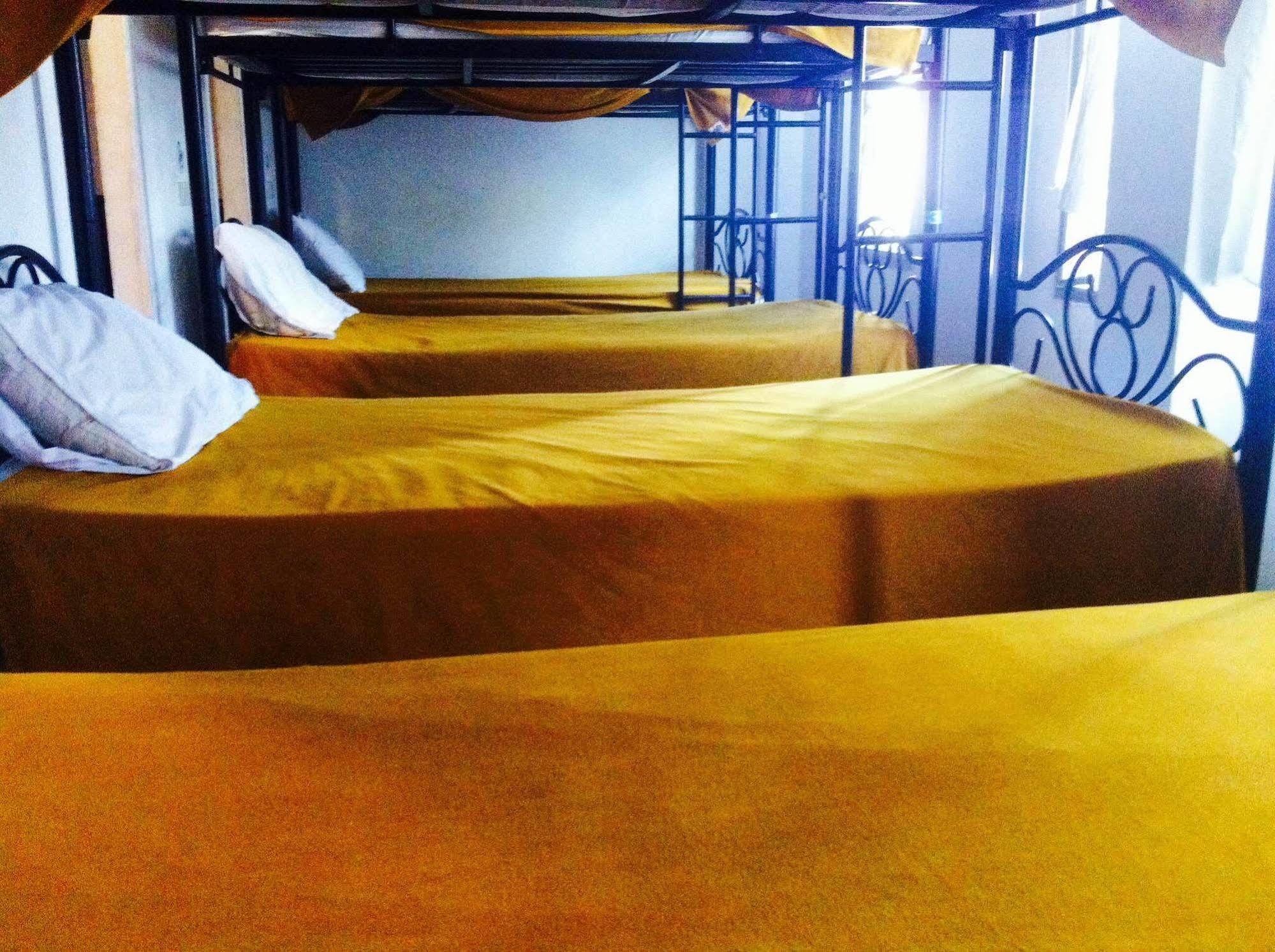 Hello Guest House Банкок Екстериор снимка