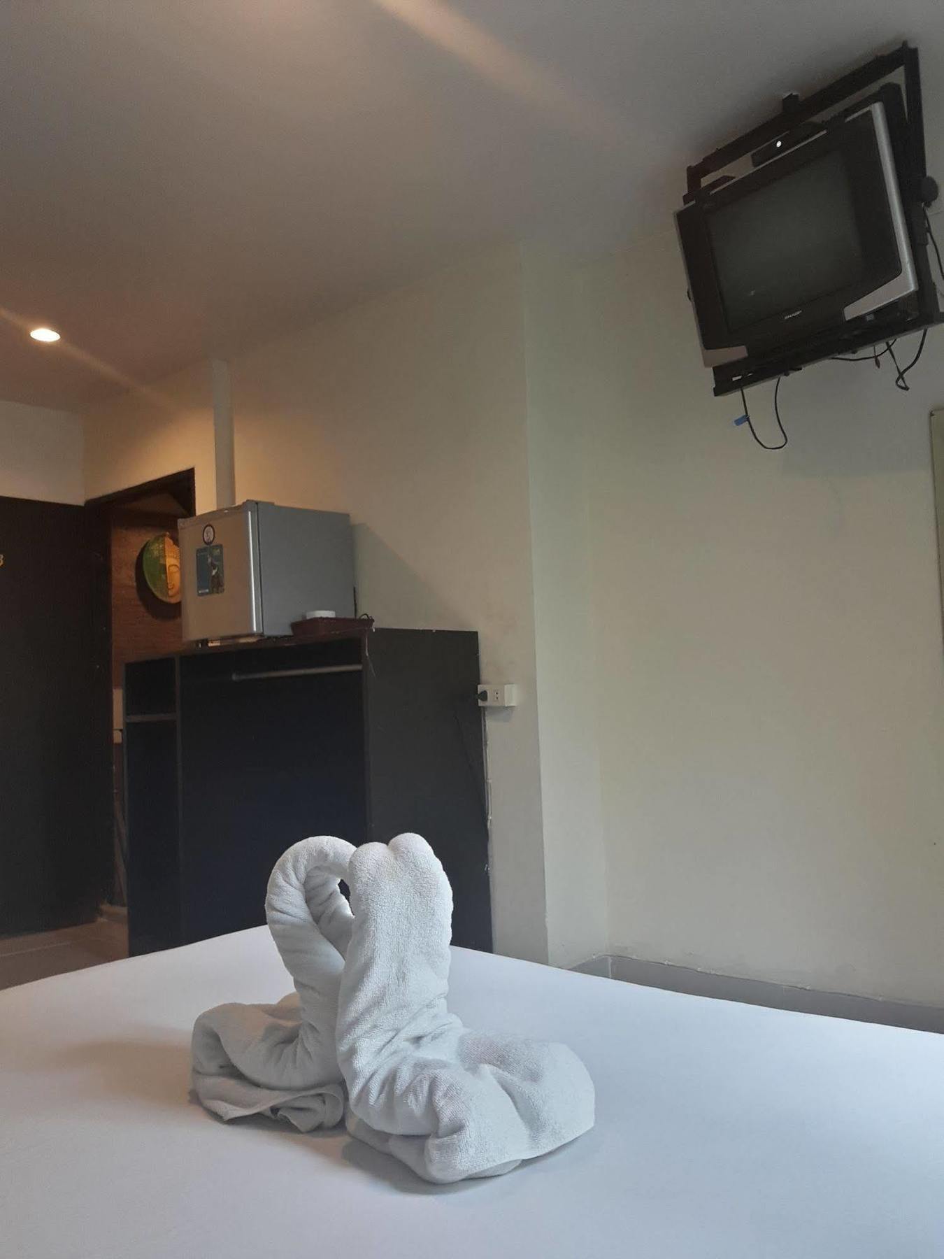 Hello Guest House Банкок Екстериор снимка
