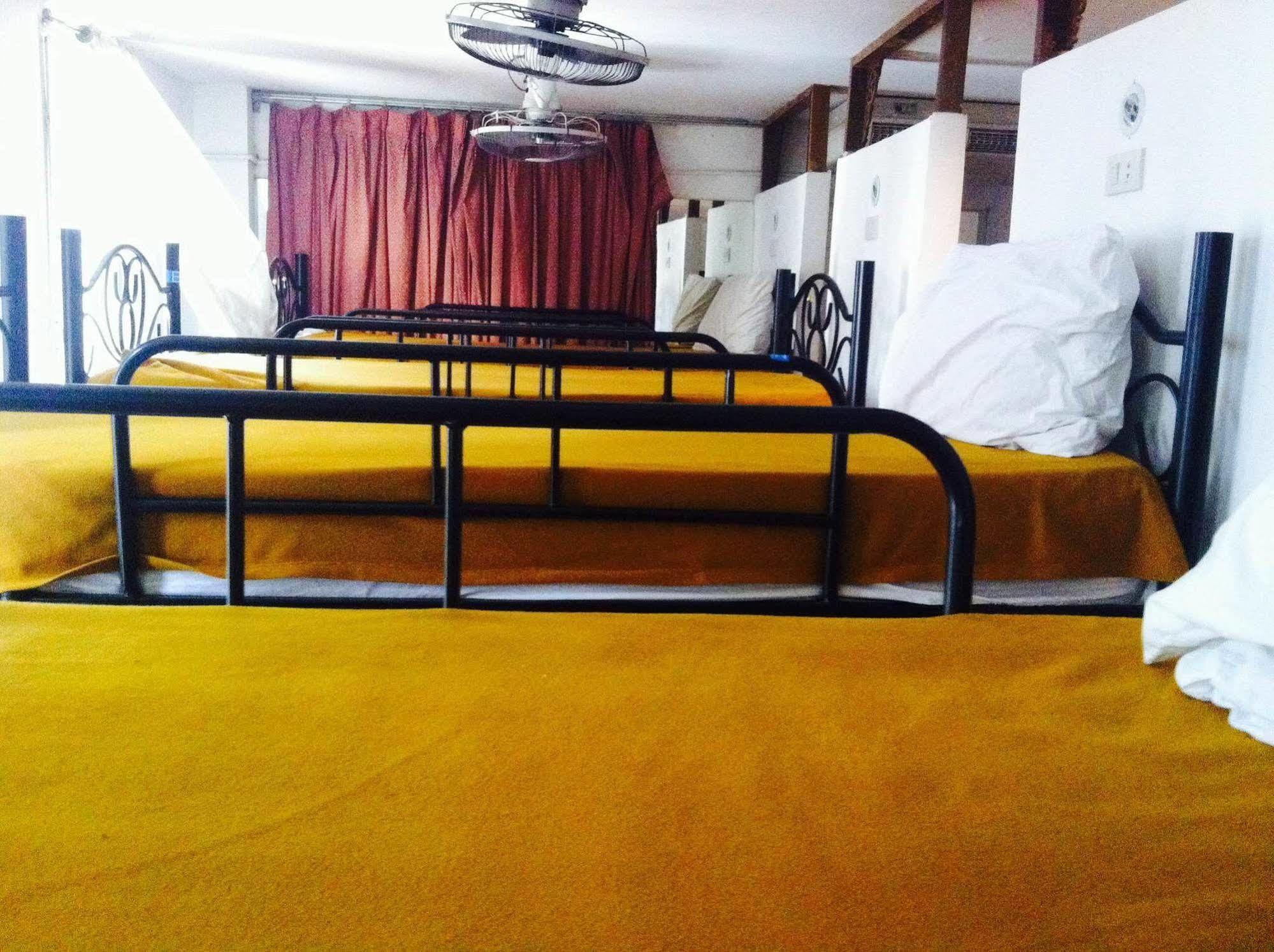 Hello Guest House Банкок Екстериор снимка