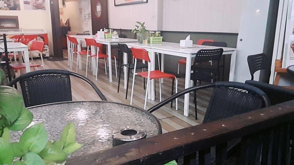 Hello Guest House Банкок Екстериор снимка